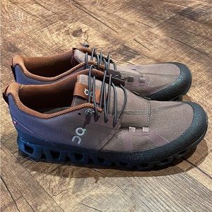 On Cloud Dip Athletic Shoes